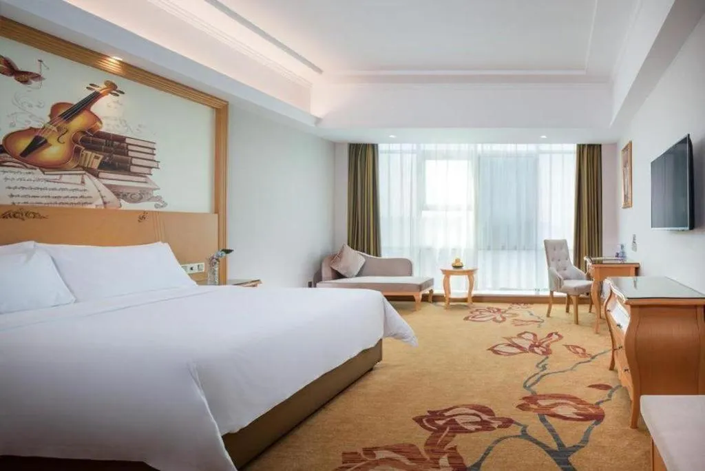 Bed in Vienna Hotel Guangdong Huizhou Lilin North Railway Station