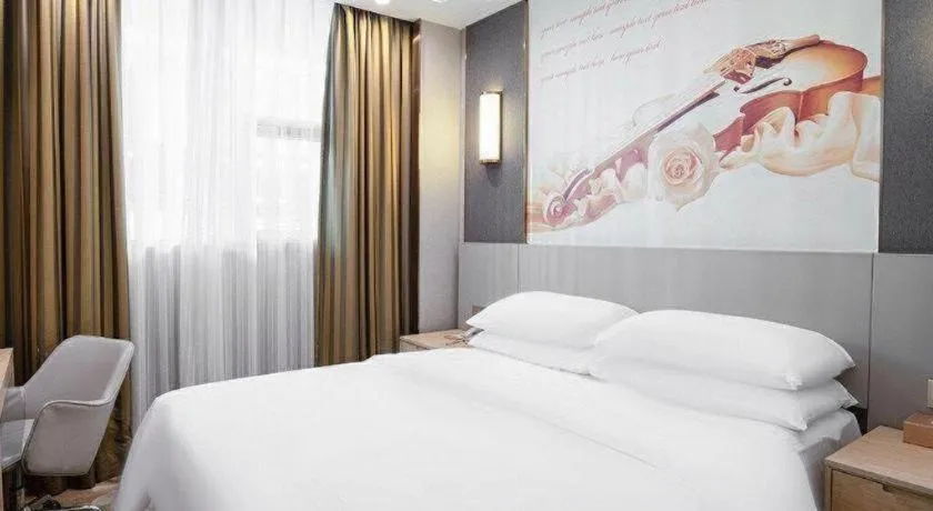 Bed in Vienna Hotel Guangdong Huizhou Lilin North Railway Station
