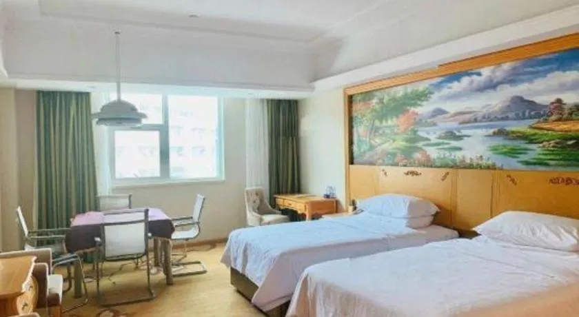 Bed in Vienna Hotel Guangdong Huizhou Lilin North Railway Station