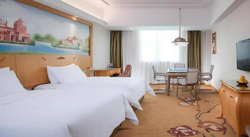 Bed in Vienna Hotel Guangdong Huizhou Lilin North Railway Station