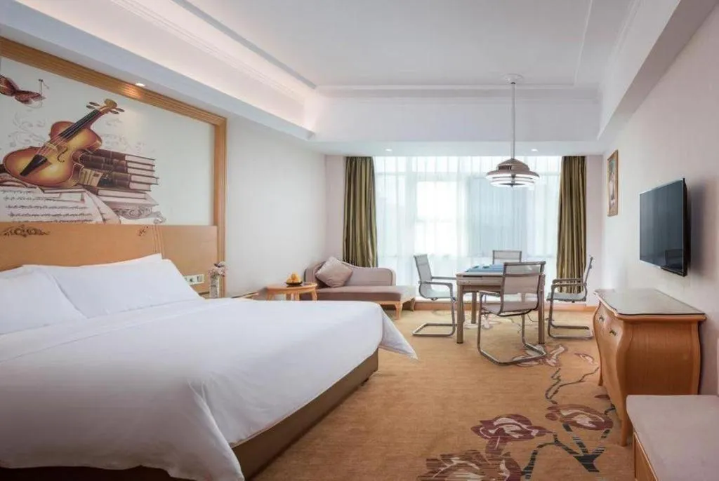 Bed in Vienna Hotel Guangdong Huizhou Lilin North Railway Station