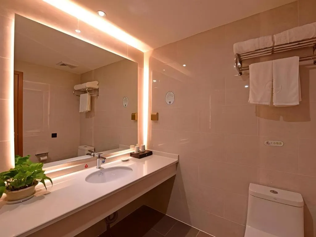 GreenTree Inn Tongxiang Chongfuzhen World Fur Center Branch