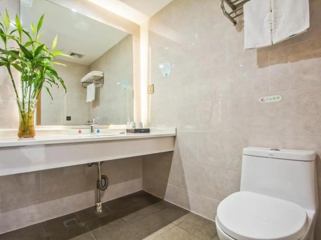 GreenTree Inn Tongxiang Chongfuzhen World Fur Center Branch