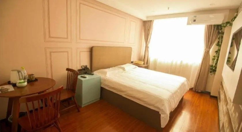 Bed in GreenTree Inn Binzhou Bus Station