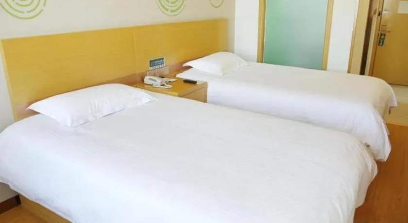 Bed in GreenTree Inn Binzhou Bus Station
