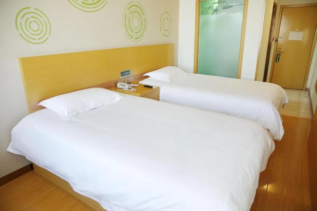 Bed in GreenTree Inn Binzhou Bus Station