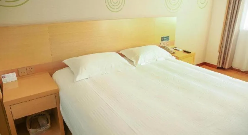 Bed in GreenTree Inn Binzhou Bus Station