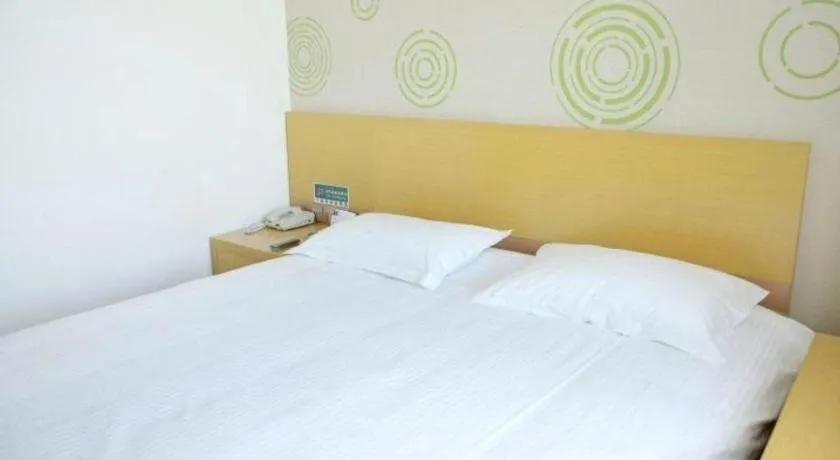 Bed in GreenTree Inn Binzhou Bus Station