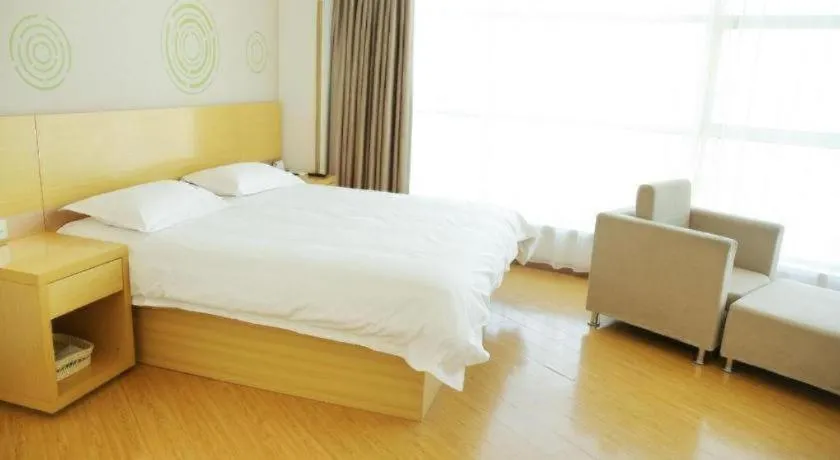 Bed in GreenTree Inn Binzhou Bus Station