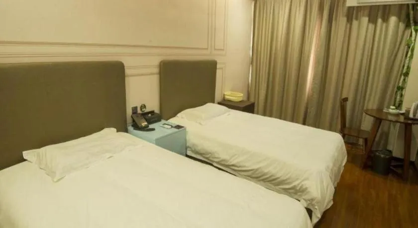 Bed in GreenTree Inn Binzhou Bus Station