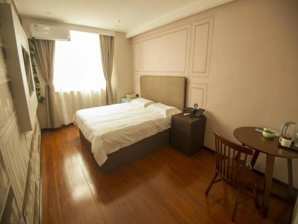 Bed in GreenTree Inn Binzhou Bus Station