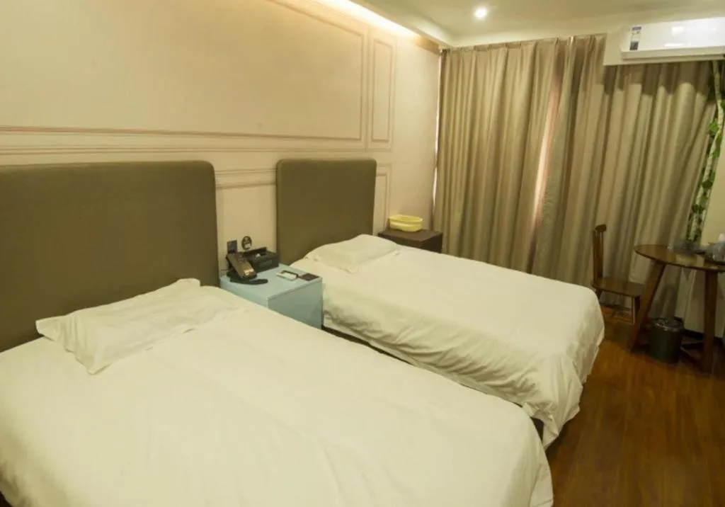 Bed in GreenTree Inn Binzhou Bus Station