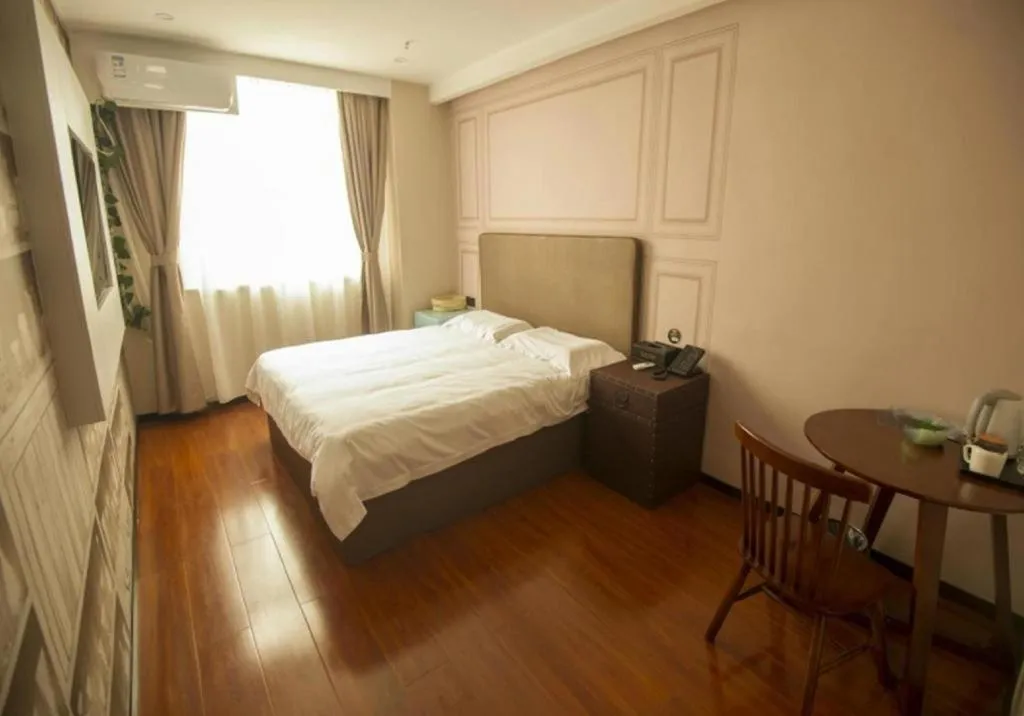 Bed in GreenTree Inn Binzhou Bus Station