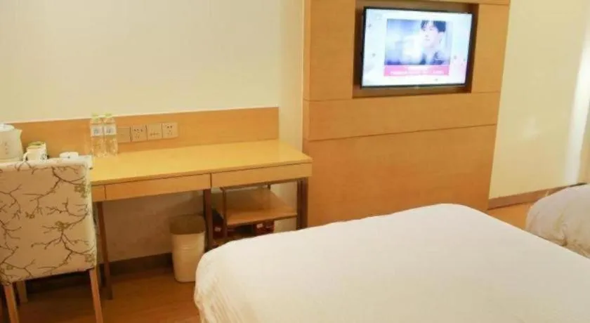 Bed in GreenTree Inn Binzhou Bus Station