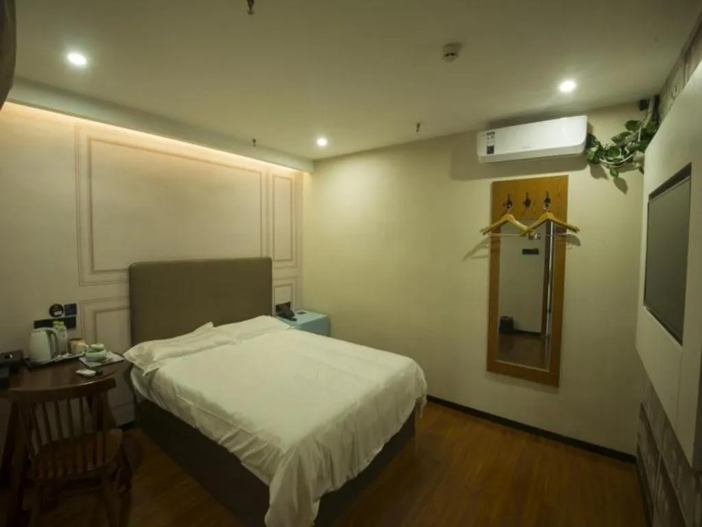 Bed in GreenTree Inn Binzhou Bus Station