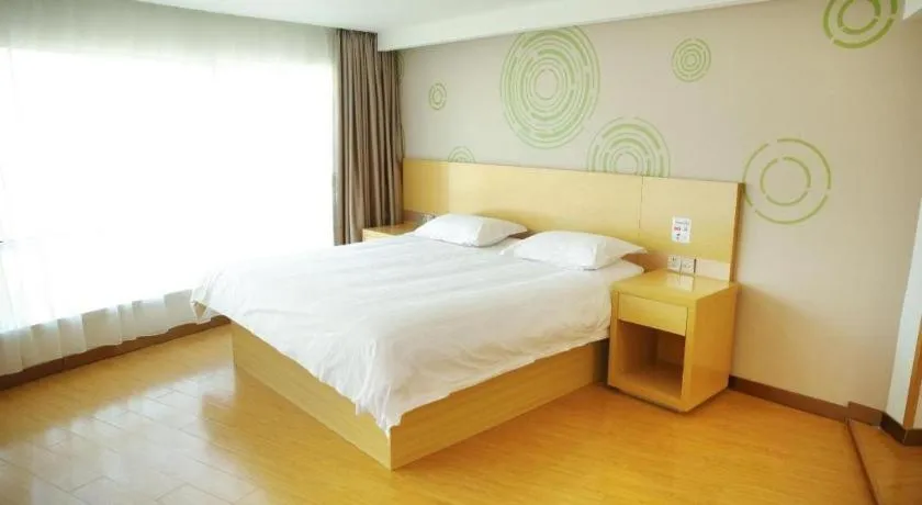 Bed in GreenTree Inn Binzhou Bus Station