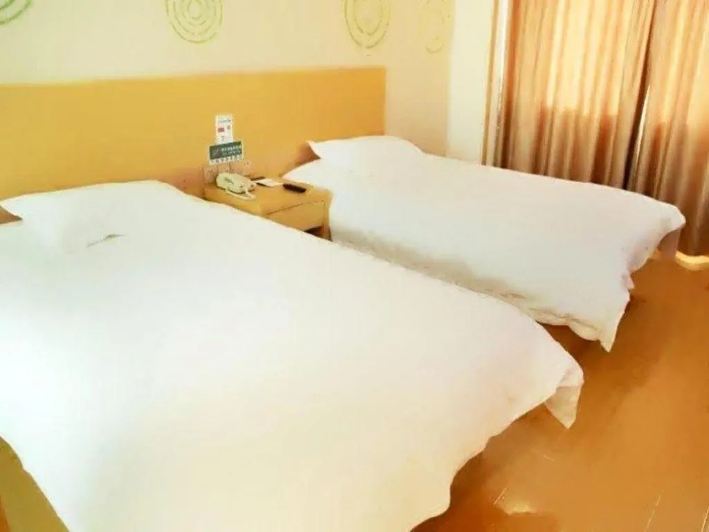 Bed in GreenTree Inn Binzhou Bus Station