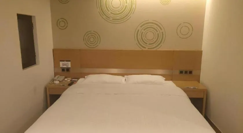 Bed in GreenTree Inn Ordos Kangbashi District Ulan Mulun Street Branch