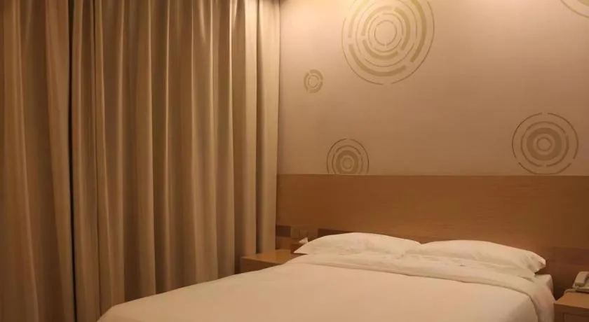 Bed in GreenTree Inn Jingjiang Xieqiao Town Xinhua Road