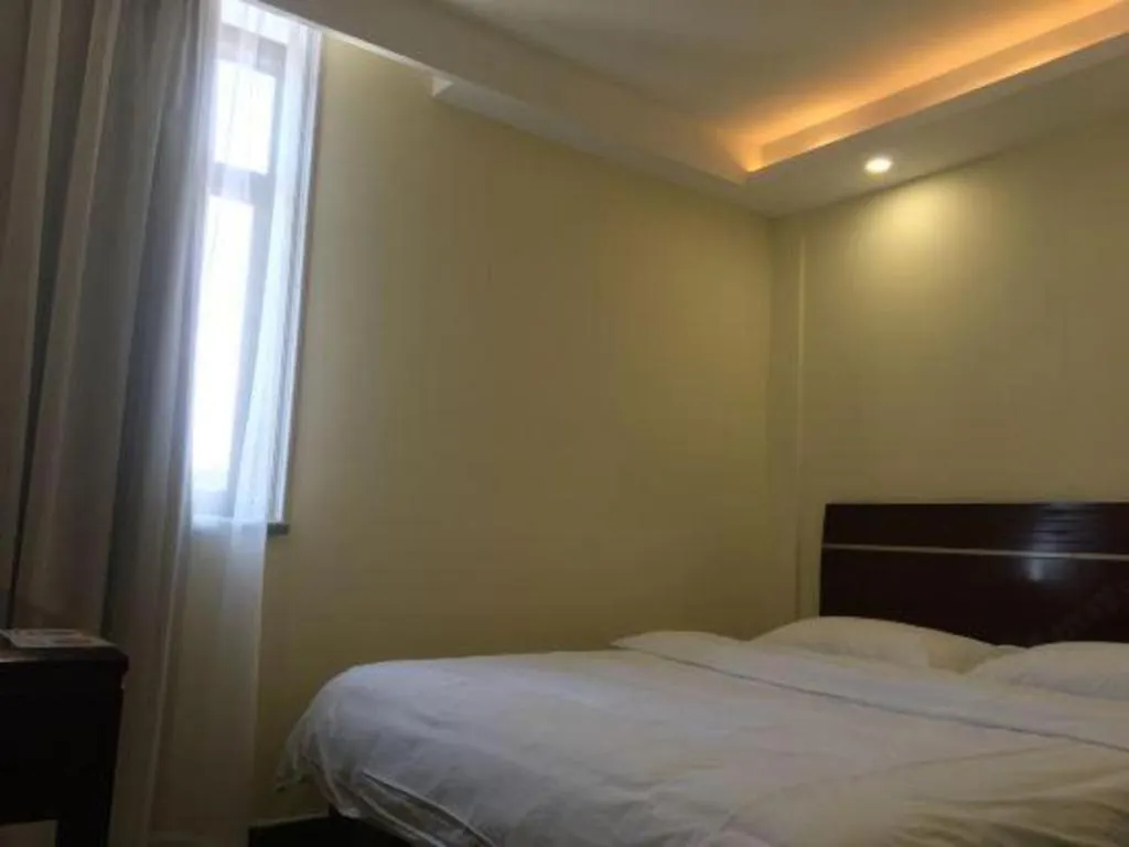 Bed in Shell Hotel Shanghai Baoshan Meilanhu Luosheng Road