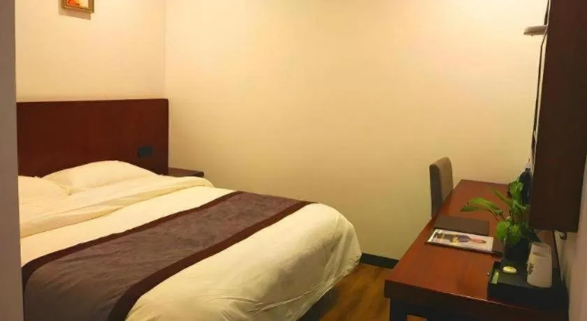 Bed in GreenTree Alliance Ningbo South Train Station Shunde Road Hotel