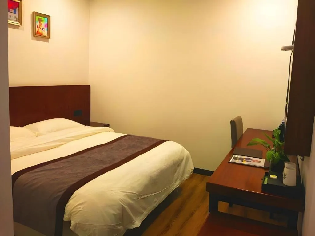 Bed in GreenTree Alliance Ningbo South Train Station Shunde Road Hotel