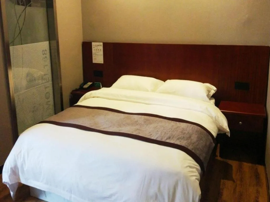 Bed in GreenTree Alliance Ningbo South Train Station Shunde Road Hotel