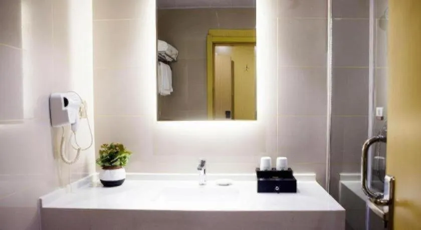 GreenTree Inn Huanggang City Wuxue City Kanjiang Avenue