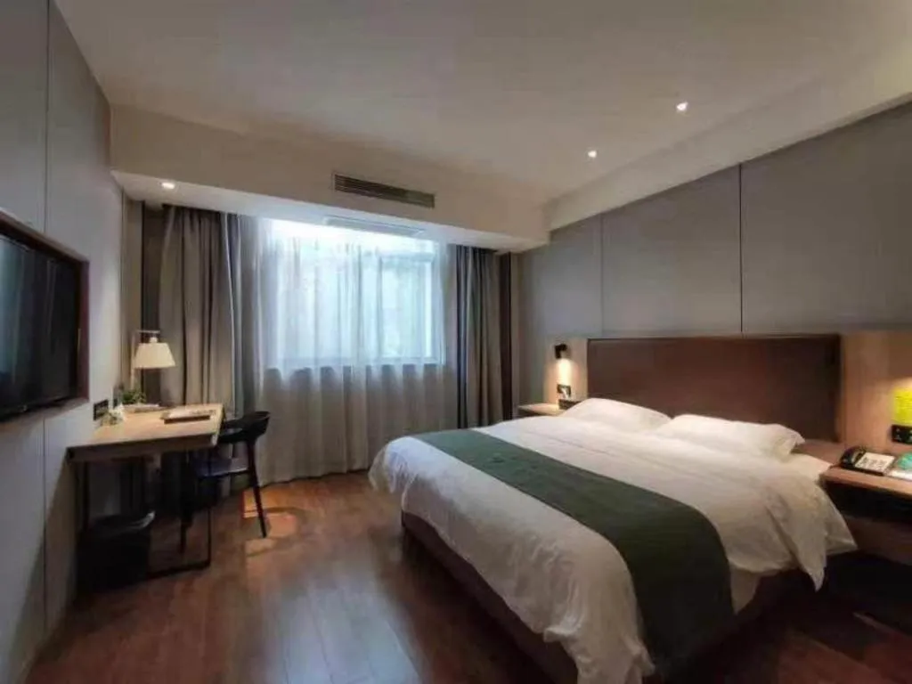 Bed in GreenTree Inn Wuxi Quanshan Center