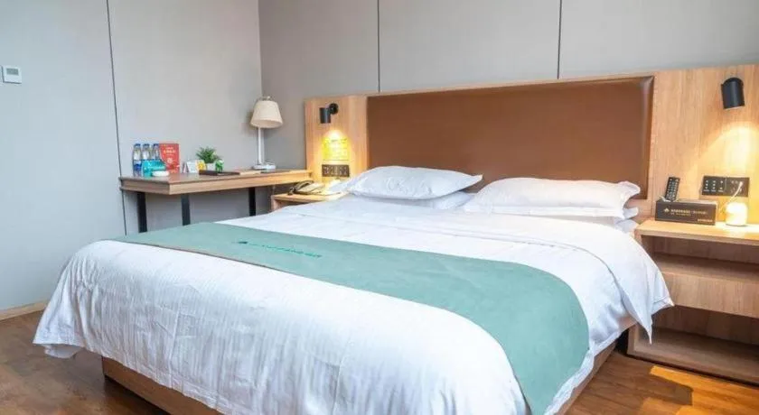 Bed in GreenTree Inn Wuxi Quanshan Center