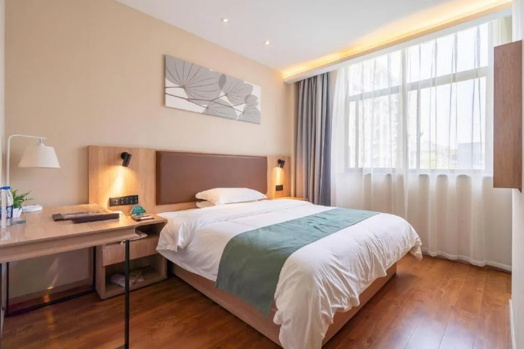 Bed in GreenTree Inn Wuxi Quanshan Center