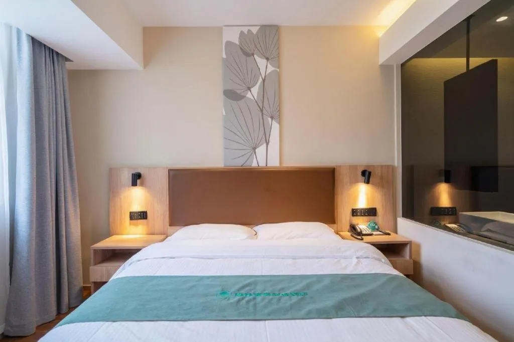 Bed in GreenTree Inn Wuxi Quanshan Center