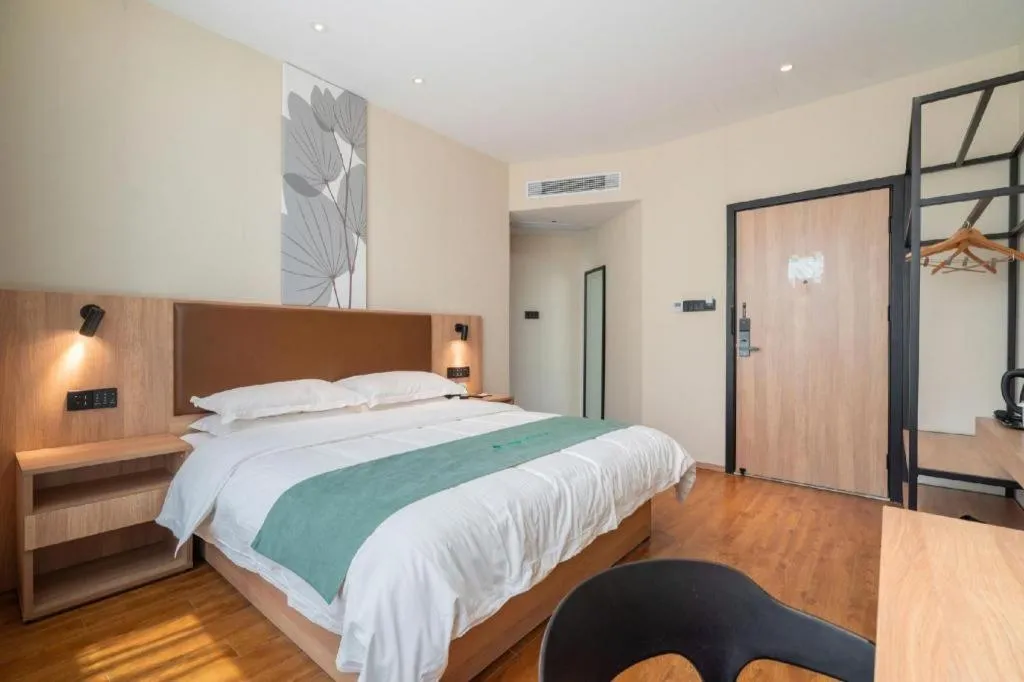 Bed in GreenTree Inn Wuxi Quanshan Center