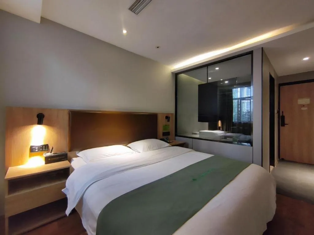 Bed in GreenTree Inn Wuxi Quanshan Center
