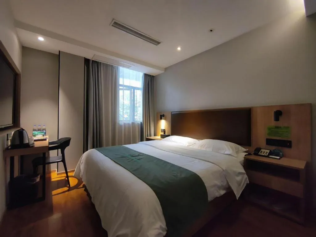 Bed in GreenTree Inn Wuxi Quanshan Center
