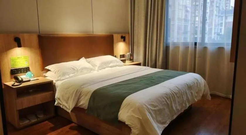 Bed in GreenTree Inn Wuxi Quanshan Center