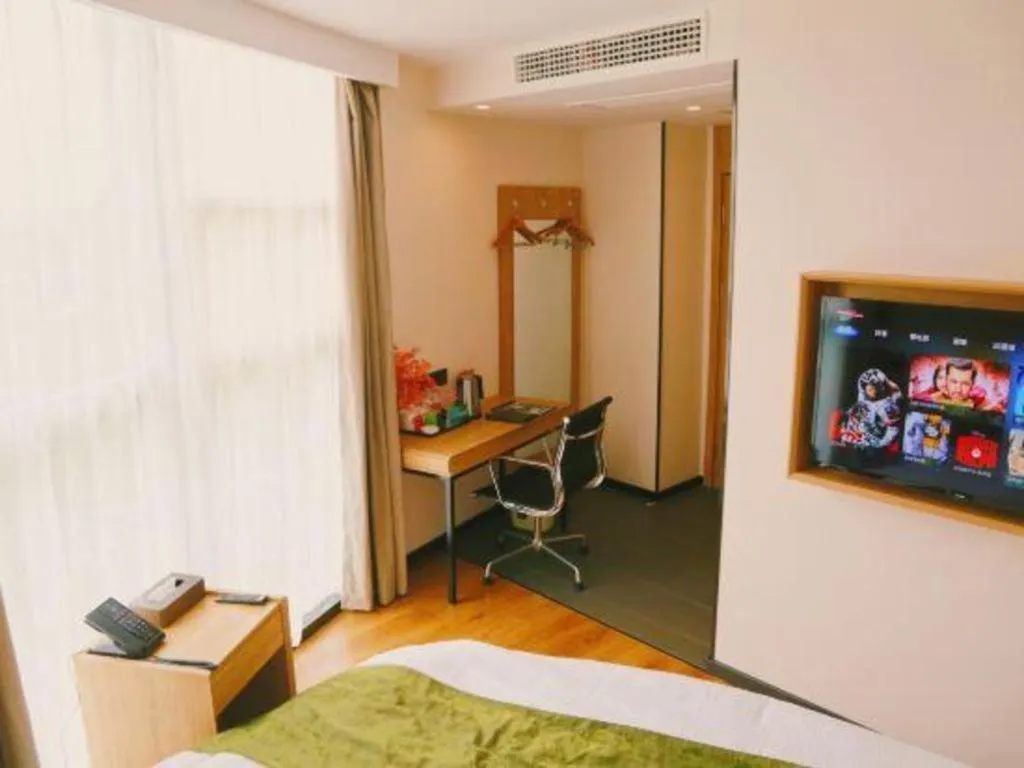 Bed in GreenTree Inn Nanjing Baijiahu