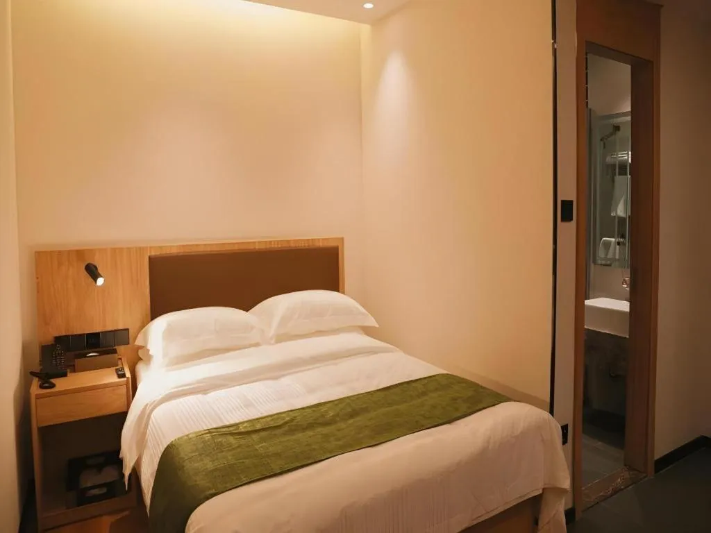 Bed in GreenTree Inn Nanjing Baijiahu