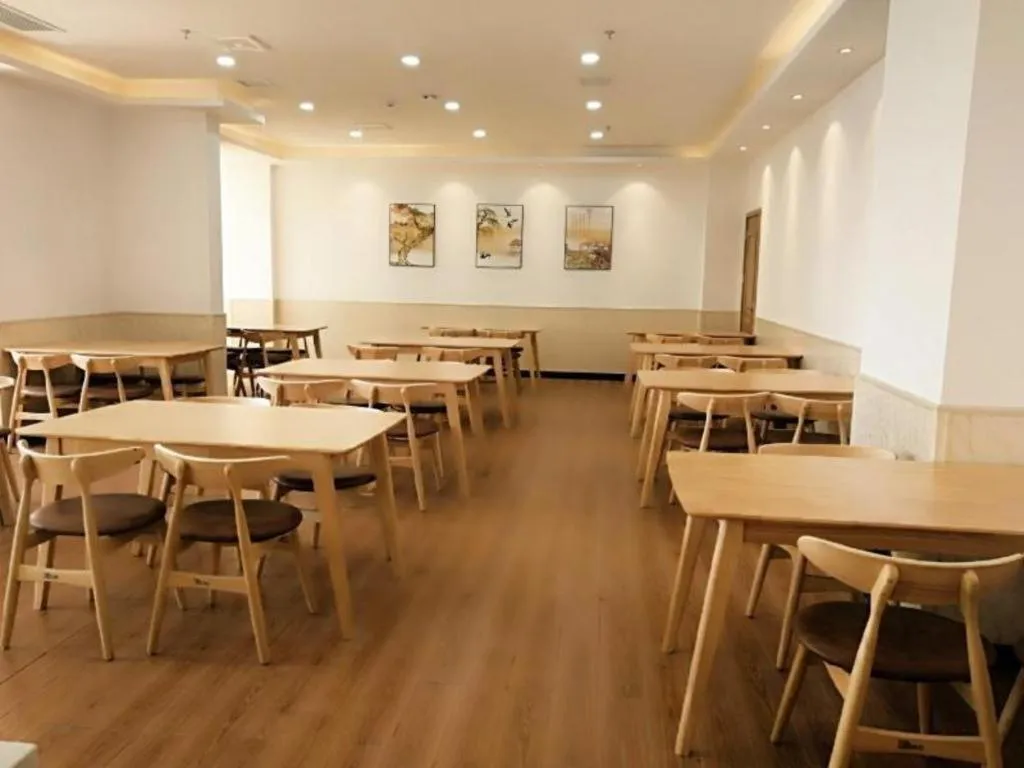 GreenTree Inn Fuyang Technician College