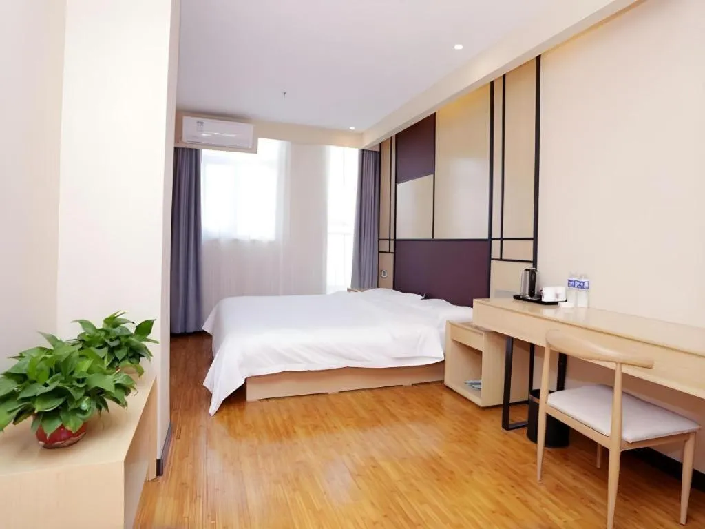 Bed in Shell Taiyuan South Station Shanxi University Hotel