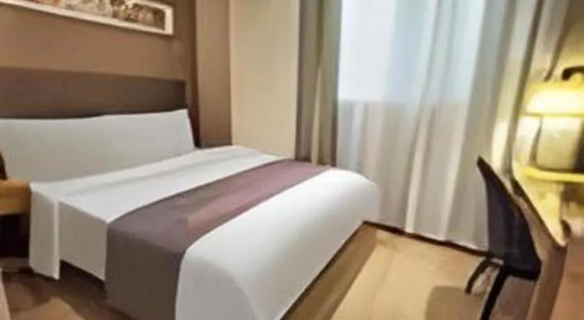 Bed in Home Inn Plus Shanghai Middle Ring Jinshajiang Road Fengzhuang Metro Station
