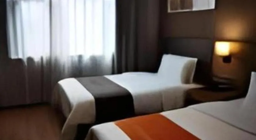 Bed in Home Inn Plus Shanghai Middle Ring Jinshajiang Road Fengzhuang Metro Station