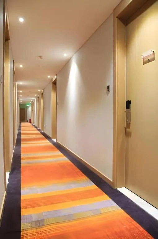 Home Inn Plus Shanghai Middle Ring Jinshajiang Road Fengzhuang Metro Station