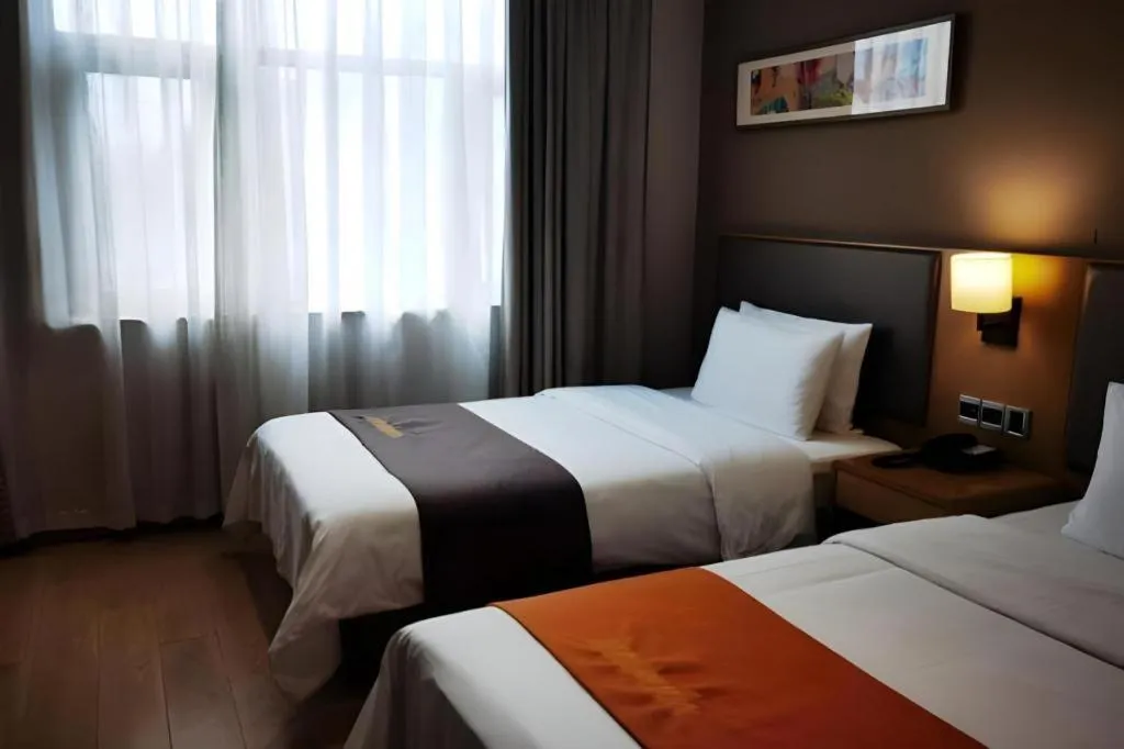 Bed in Home Inn Plus Shanghai Middle Ring Jinshajiang Road Fengzhuang Metro Station