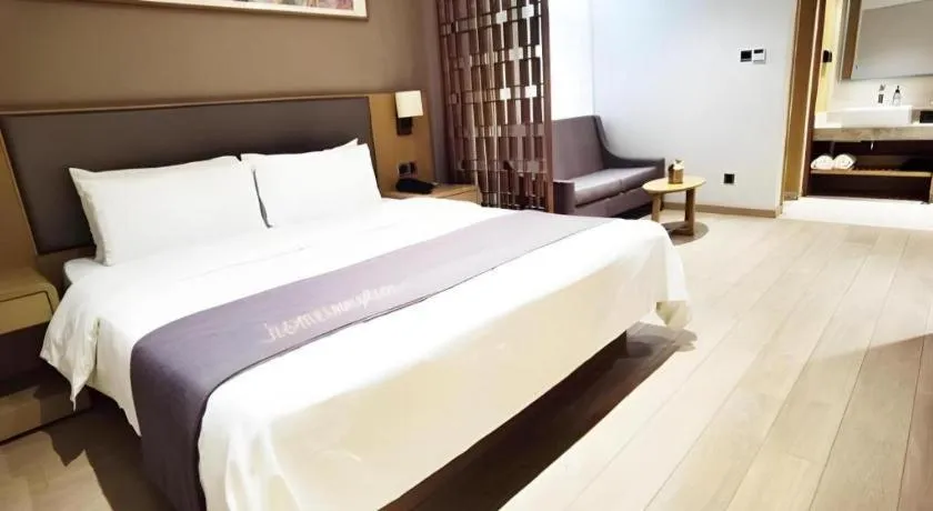 Bed in Home Inn Plus Shanghai Middle Ring Jinshajiang Road Fengzhuang Metro Station