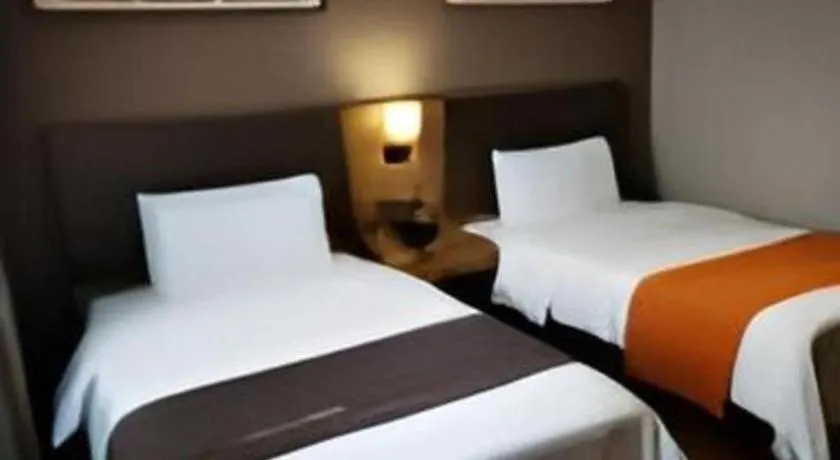 Bed in Home Inn Plus Shanghai Middle Ring Jinshajiang Road Fengzhuang Metro Station