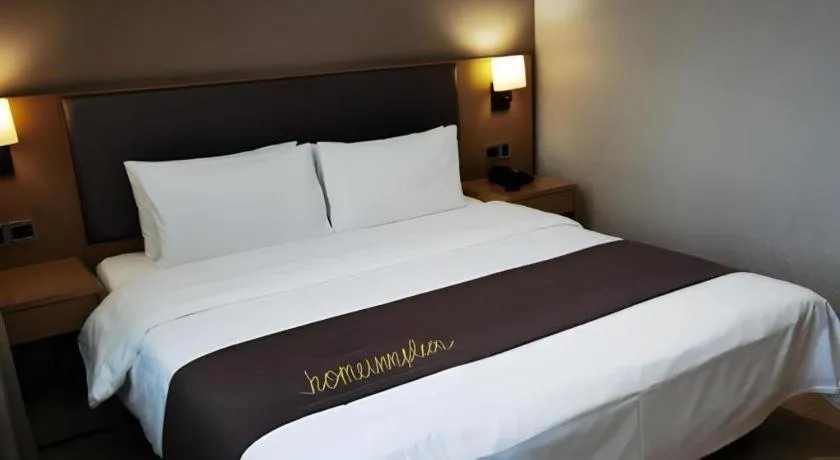 Bed in Home Inn Plus Shanghai Middle Ring Jinshajiang Road Fengzhuang Metro Station