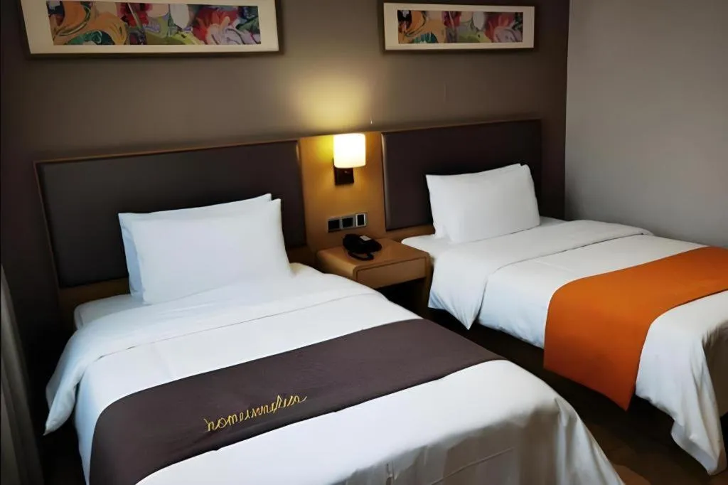 Bed in Home Inn Plus Shanghai Middle Ring Jinshajiang Road Fengzhuang Metro Station