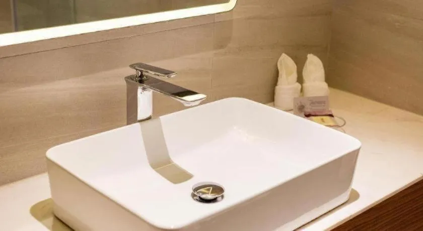 Yitel Collection Shenyang Hunnan Olympic Sports Center Caixia Street Metro Station