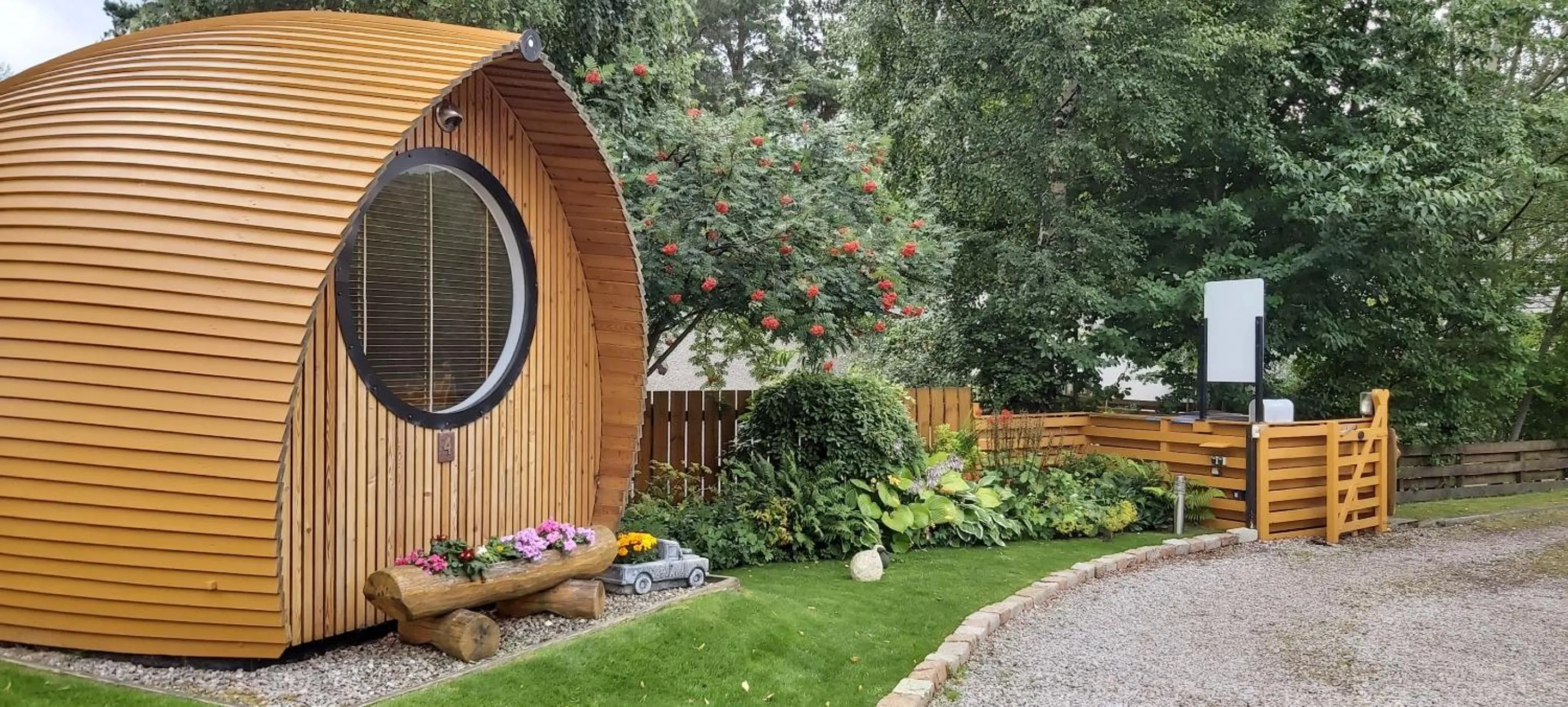Garden in Eriskay B&B and Aviemore Glamping